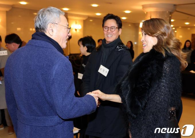 [사진] 뮤지컬 분야 현장간담회 참석하는 유인촌 장관