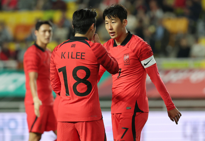한국이 15일 바레인과 아시안컵 조별리그 1차전을 치른다. 사진은 한국 축구대표팀 이강인과 손흥민. /사진= 뉴스1