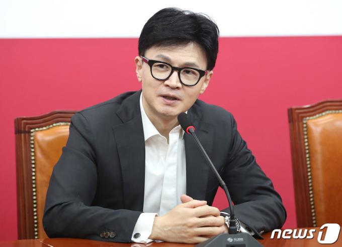 한동훈 국민의힘 비상대책위원장이 15일 오전 서울 여의도 국회에서 열린 국민의힘 인재영입위원회 국민인재 영입 환영식에서 발언을 하고 있다. 2024.1.15/뉴스1 ⓒ News1 임세영 기자