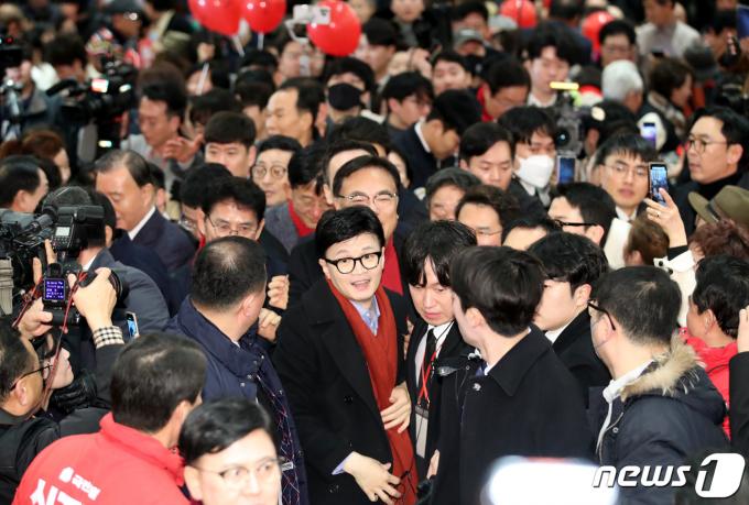 한동훈 국민의힘 비상대책위원장이 14일 충남 예산 덕산 스플라스리솜 그랜드홀에서 열린 충남도당 신년인사회에 참석하고 있다. 2024.1.14/뉴스1 ⓒ News1 김기태 기자