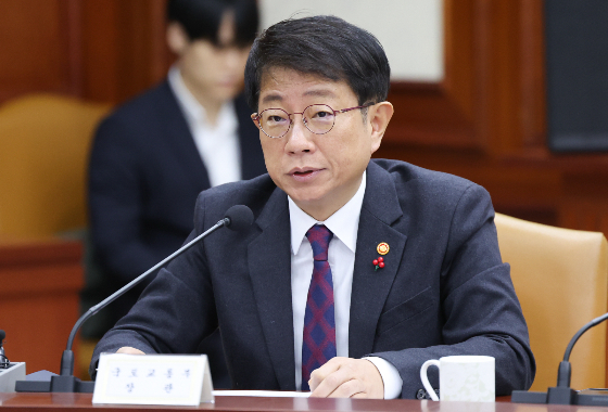  16일 국토부는 비상경제장관회의 겸 물가관계장관회의에서 올해 사회간접자본(SOC) 예산의 65% 수준인 12조4000억원을 조기 집행하겠다고 밝혔다.올해 예산액 20조7776억원 중 신속집행 관리대상인 약 19조1000억원 중 상반기 65.0% 수준인 12조4000억원의 집행을 추진한다./사진=뉴스1