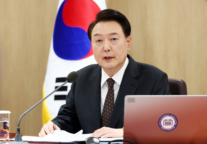 16일 윤석열 대통령이 북한의 도발에 대해 "우리 국민을 불안하게 만들고 대한민국을 분열시키기 위한 정치 도발 행위"라고 규정했다. 윤 대통령이 16일 서울 용산 대통령실 청사에서 열린 국무회의에서 발언하는 모습. /사진=뉴시스