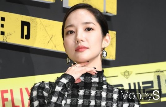 배우 박민영이 전남친 논란에서 벗어날 수 있을 지 관심이 모아진다. 서울 강남구 신사동 CGV 압구정에서 열린 넷플릭스 오리지널 시리즈 예능 '범인은 바로 너! 시즌2' 제작발표회에 참석한 배우 박민영. /사진=장동규 기자
