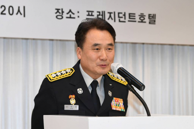 남화영 소방청장이 이재명 더불어민주당 대표 피습 당시 119헬기를 타고 서울대병원으로 이송을 한 것을 두고 적절했다는 입장을 밝혔다.  사진은 지난달 22일 오후 서울 중구 프레지던트 호텔에서 열린 한국위험물학회 창립 11주년 송년회에 참석해 축사를 하고 있는 남 청장. /사진=뉴시스