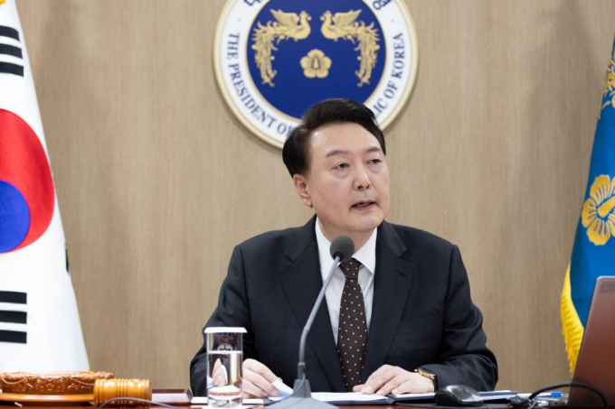 16일 윤석열 대통령이 기획재정부에게 현재 91개 부담금을 전면 개편하라고 지시했다. 사진은 16일 용산 대통령실 청사에서 열린 제4회 국무회의를 주재하며 모두발언을 하는 윤 대통령. /사진=뉴스1