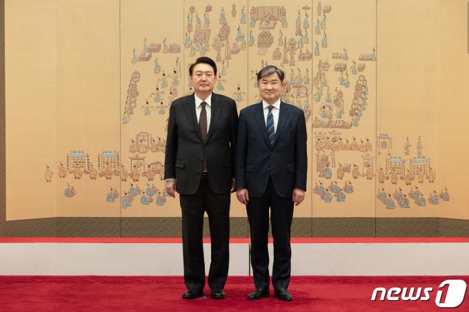 [사진] 윤 대통령, 조태용 국가정보원장 임명장 수여