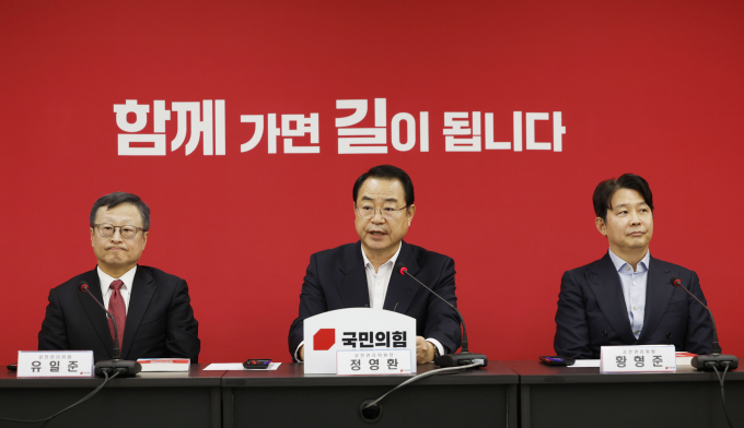 지난 16일 국민의힘 공천관리위원회가 첫 회의 후 시스템 공천을 강조했다. 사진은 정영환 국민의힘 공천관리위원장(가운데)이 지난 16일 서울 여의도 국민의힘 당사에서열린 공천관리위원회 1차 회의에서 발언하는 모습. /사진=뉴시스(공동취재) 