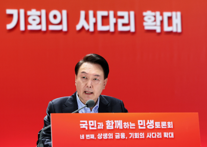 윤석열 대통령이 금융투자를 활성화 해야한다고 강조했다. 사진은 17일 서울 여의도 한국거래소에서 '상생의 금융, 기회의사다리 확대' 주제로 열린 민생토론회에서 발언하는 윤 대통령. /사진=뉴시스(대통령실통신사진기자단)