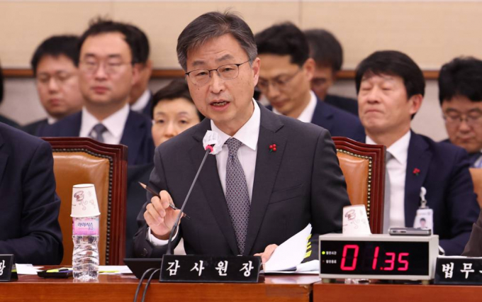 경기도가 지역화폐 운영대행사의 선수금 투자 운용을 인지하였음에도 조치를 취하지 않은 것으로 밝혀졌다. 사진은 지난달 7일 오후 서울 여의도 국회에서 열린 법제사법위원회 전체회의에 출석해 의원 질의에 답변하고 있는 최재해 감사원장. /사진=뉴시스