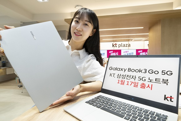 KT는 전국 KT 매장과 공식 온라인몰 KT닷컴에서 삼성전자 노트북 '갤럭시북3 GO 5G'를 공식 출시한다고 17일 밝혔다. /사진=KT