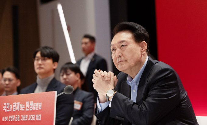 윤석열 대통령이 "개인종합자산관리계좌(ISA) 납입한도와 비과세 한도를 늘릴 것"이라고 말했다. 사진은 17일 서울 여의도 한국거래소에서 열린 '상생의 금융, 기회의 사다리 확대' 민생토론회에 참석한 윤 대통령./ 사진=뉴시스(대통령실 제공)