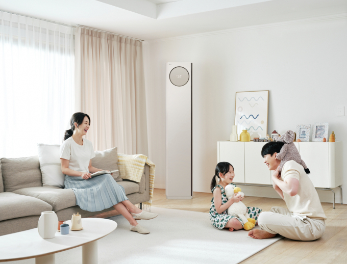LG전자가 18일 2024년형 ‘LG 휘센 오브제컬렉션 타워’ 에어컨 신제품을 출시했다. / 사진=LG전자