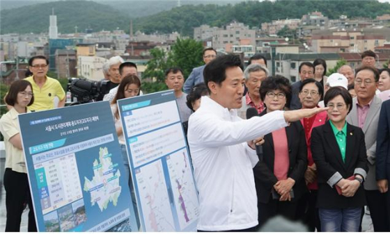 17일 서울시는 제1차 도시계획위원회를 열고 고도지구 등 전면 개편을 위한 용도지구(고도지구, 특화경관지구) 결정(변경)(안)을 수정가결했다고 밝혔다. 경복궁 주변 등 주요 시설물의 경관을 보호하는 범위 내에서 추가 높이기준을 완화한다. 주민 재열람공고와 관련 기관 협의 등을 거쳐 올 상반기 이내 결정 고시를 하는 것이 목표다./사진제공=서울시