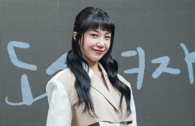 자택에 잠복하고, 544회에 달하는 메시지를 보내며 정은지를 지속해 스토킹한 50대 여성이 집행유예를 받았다. 사진은 지난 2022년 온라인으로 진행된 티빙 오리지널 '술꾼도시여자들2' 제작발표회에 참석한 가수 겸 배우 정은지. /사진=티빙 제공