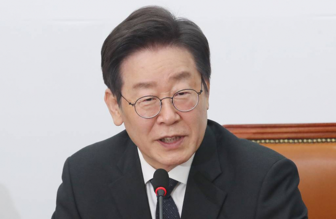 18일 국민의힘과 더불어민주당은 저출생 문제 해결을 위한 공약을 내놨다. 사진은 18일 오전 서울 여의도 국회에서 열린 대한민국 생존을 위한 저출생 종합대책 발표 기자회견에서 발언을 하고 있는 이재명 더불어민주당 대표./사진=뉴스1