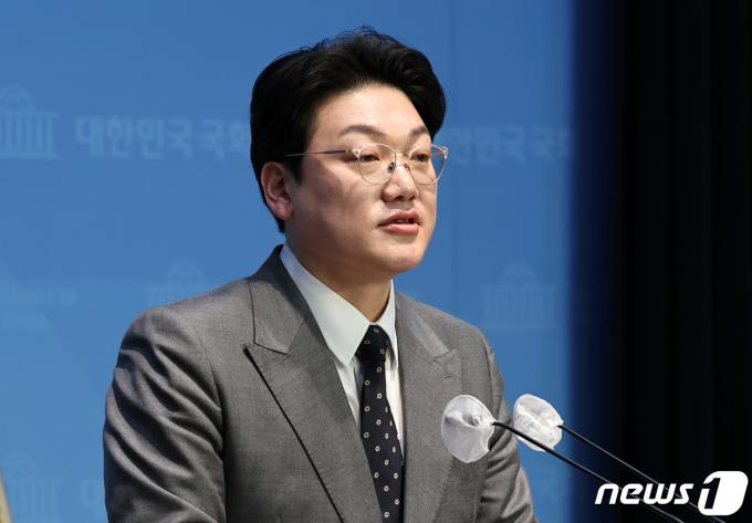 설주완 미래대연합(가칭) 신임 대변인이 18일 오전 서울 여의도 국회 소통관에서 인사말을 하고 있다. 2024.1.18/뉴스1 ⓒ News1 구윤성 기자