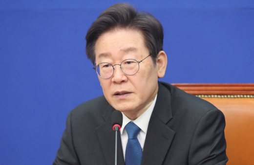 19일 이재명 최측근으로 알려진 김지호 더불어민주당 당대표실 정무조정부실장이 현재 안철수 의원 지역구인 경기 성남 분당갑에 출마하겠다고 밝혔다. 사진은 19일 오전 서울 여의도 국회에서 열린 최고위원회의에서 발언을 하고 있는 이재명 더불어민주당 대표. /사진=뉴스1