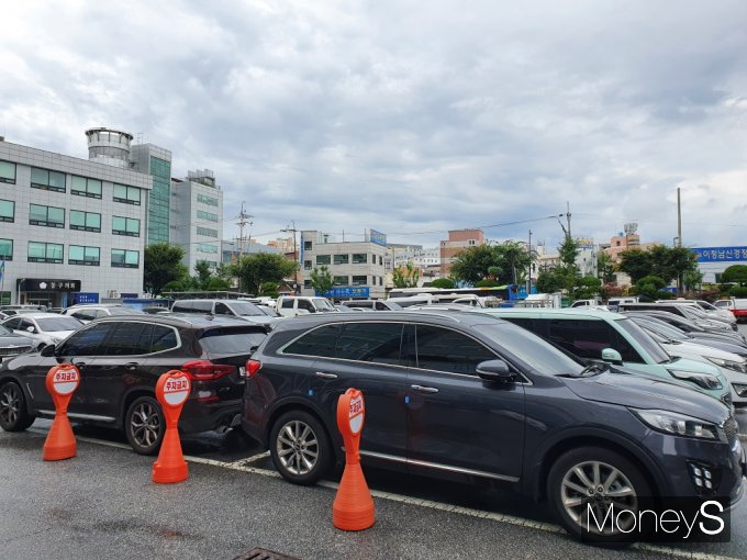 지난해 광주·전남지역을 누빈 친환경차는 전년에 비해 두자릿수 증가한 가운데 10대 중 4대 가량은 전기차인 것으로 나타났다. 광주광역시 동구 주차장/사진=머니S DB.