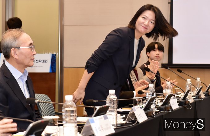 [머니S포토] AI 최고위 전략대화 참석한 최수연 네이버 대표