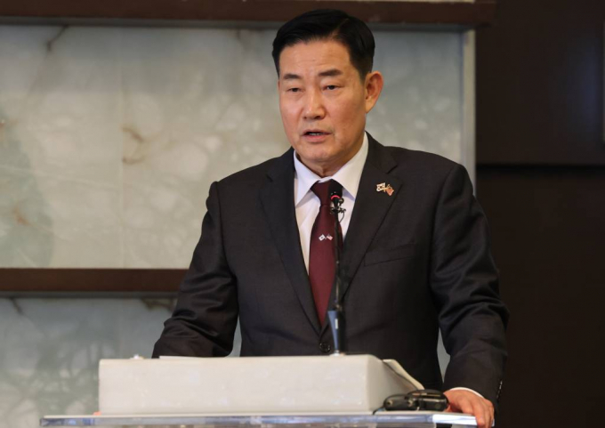 트랜스 여성이 6개월 이상 이성 호르몬 치료를 받지 않을 경우 사회복무요원으로 근무하게 된다. 사진은 지난 10일 오전 서울 중구 더 플라자 호텔 서울에서 열린 국가전략연구원(KRINS)-브루킹스 연구소 국제회의에서 오찬사를 하고 있는 신원식 국방부 장관. /사진=뉴시스