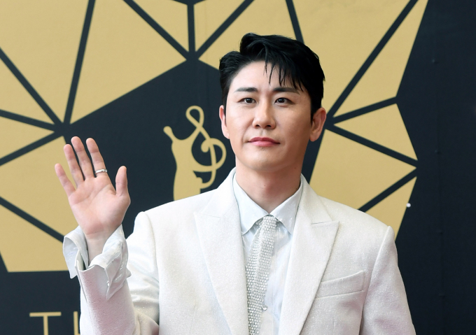 트로트 가수 영탁 측이 모델 활동 재계약 과정에서 150억원의 모델료를 요구해 재계약이 결렬됐다는 식의 허위사실을 유포한 혐의로 재판에 넘겨진 막걸리 제조사 관계자들이 징역형 집행유예를 선고받았다. 사진은 지난 2일(현지시간) 태국 방콕 라자망갈라 국립경기장에서 열린 '제33회 서울가요대상' 시상식을 앞두고 열린 레드카펫 행사에 참석한 가수 영탁. /사진=서울가요대상 조직위원회 제공