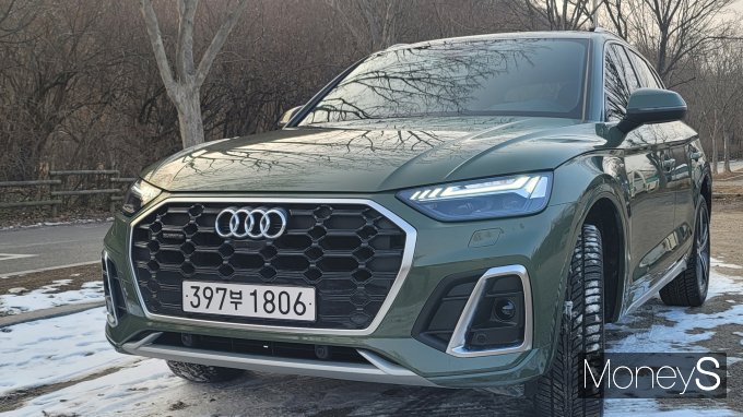 '아우디 Q5 40 TDI 콰트로 프리미엄'의 외모는 직관적인 세련미가 다소 떨어지지만 곳곳에 고품격 감성이 느껴진다. /사진=김창성 기자