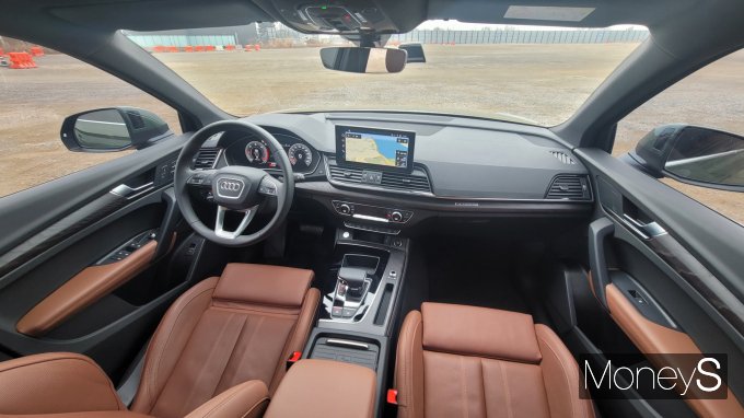 '아우디 Q5 40 TDI 콰트로 프리미엄' 1열은 답답한 느낌 없이 전체적으로 쾌적하다. /사진=김창성 기자