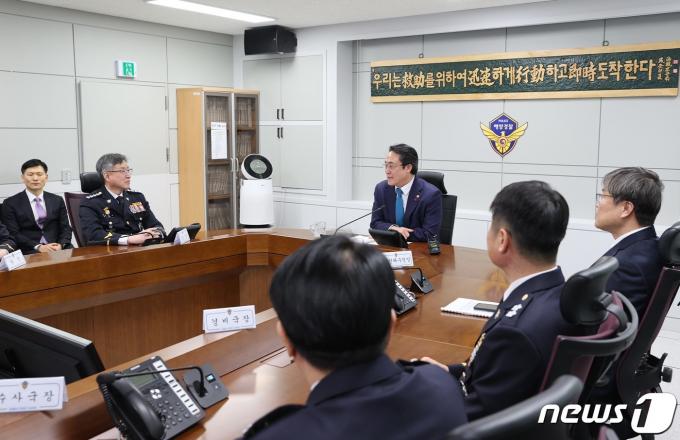 [사진] 해양경찰청 방문한 강도형 장관