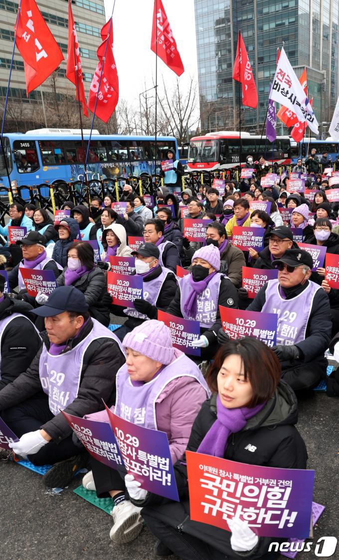 [사진] 구호외치는 이태원 참사 특별법 공포 촉구 대회