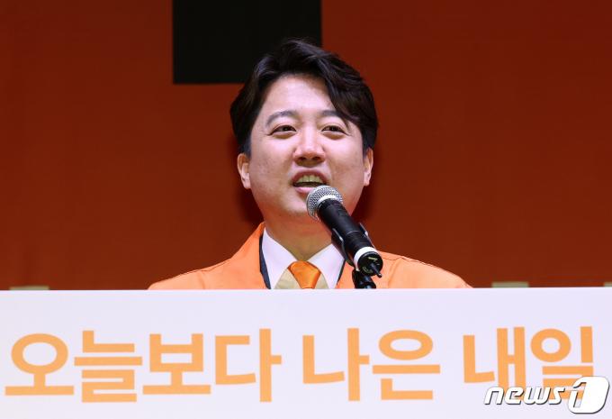 [사진] 밝은 표정의 이준석 개혁신당 대표