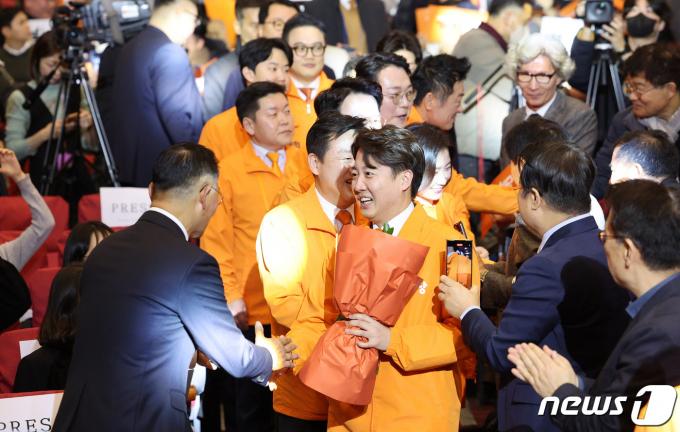 [사진] 개혁신당 창당대회 입장하는 이준석