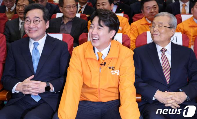 [사진] 환한 표정의 이준석 개혁신당 대표