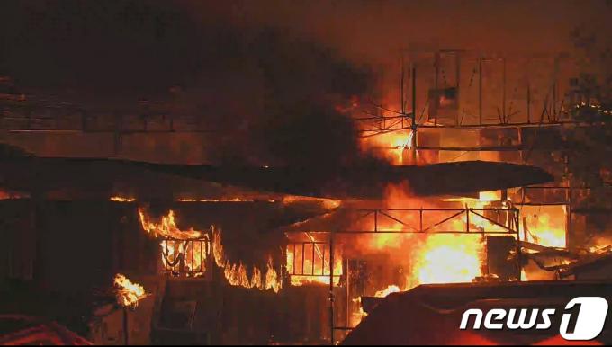 [사진] 인천 가구제조공장서 큰 불 7시간여만 초기진화…
