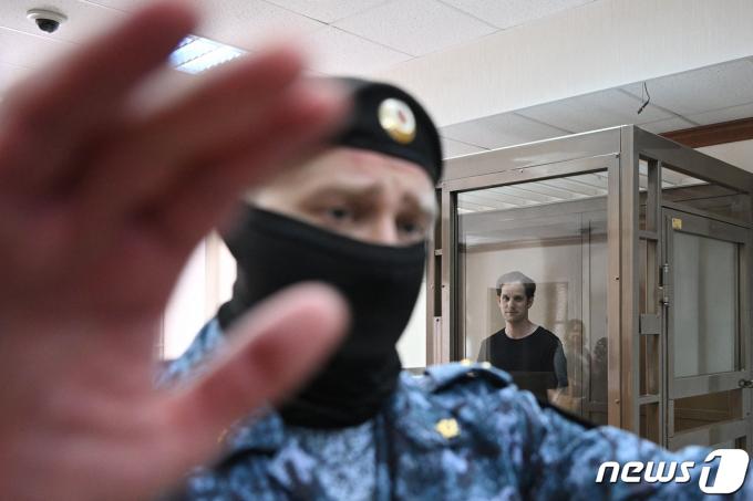 에반 게르시코비치는 소련 붕괴 이후 러시아에서 처음으로 간첩 혐의로 체포된 미국 국적의 언론인이다. ⓒ 뉴스1 (출처 = NYT 터닝 포인트 2024)