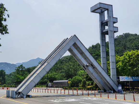 서울 관악구에 있는 서울대학교 정문. /사진=뉴스1
