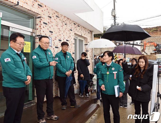 [사진] 이한경 본부장 '겨울철 안전관리 상황은'