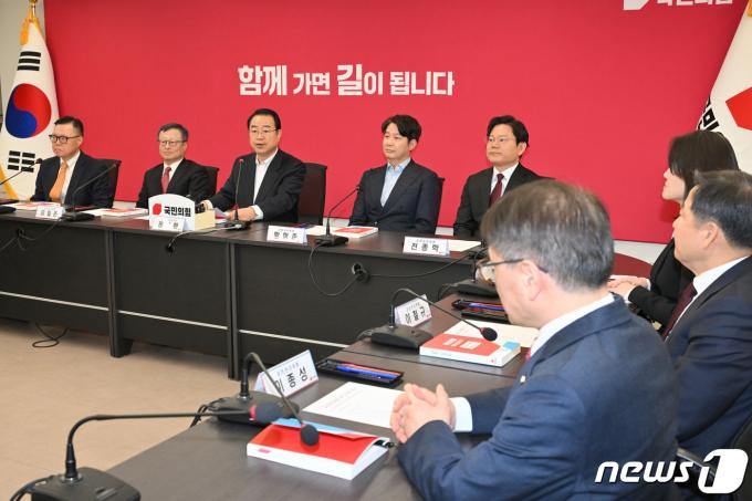 정영환 국민의힘 공천관리위원장이 16일 오후 서울 여의도 당사에서 열린 공천관리위원회 1차 회의에 참석해 발언하고 있다. (공동취재) 2024.1.16/뉴스1 ⓒ News1 안은나 기자