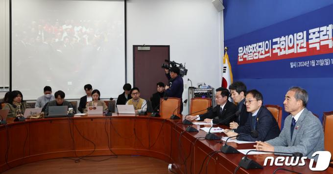 박주민 더불어민주당 원내수석부대표가 21일 오전 서울 여의도 국회에서 열린 대통령실의 강성희 진보당 의원 과잉진압 논란 관련 기자간담회에서 발언하고 있다. 2024.1.21/뉴스1 ⓒ News1 구윤성 기자