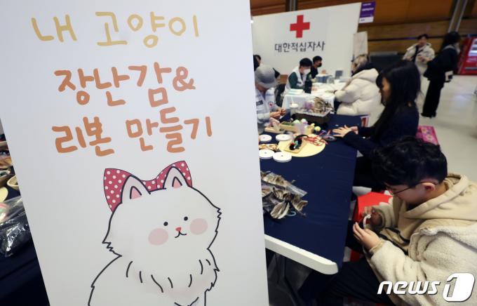 [사진] 냥이를 위한 장난감 만들기