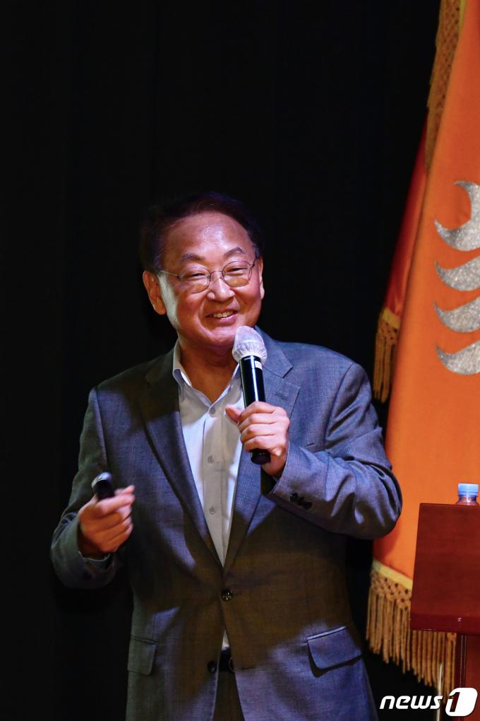 [사진] 유일호 전 경제부총리, 2024 용산특강