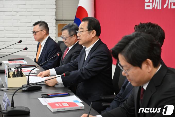 정영환 국민의힘 공천관리위원장이 16일 오후 서울 여의도 당사에서 열린 공천관리위원회 1차 회의에 참석해 발언하고 있다. (공동취재) 2024.1.16/뉴스1 ⓒ News1 안은나 기자