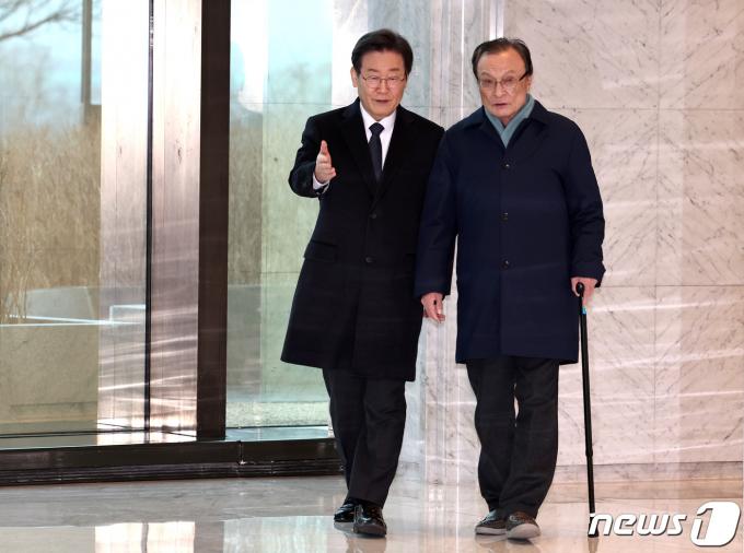 [사진] 오찬회동 마친 이재명·이해찬