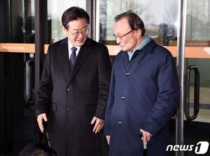 [사진] 약식 회견 마친 이재명·이해찬