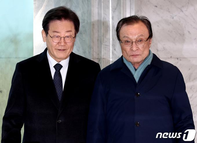 [사진] 이재명·이해찬 '나란히'