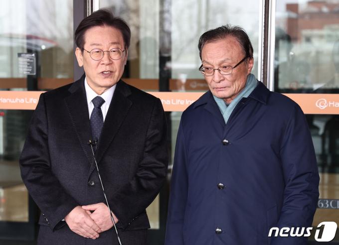[사진] 오찬회동 마친 민주당 전·현 대표