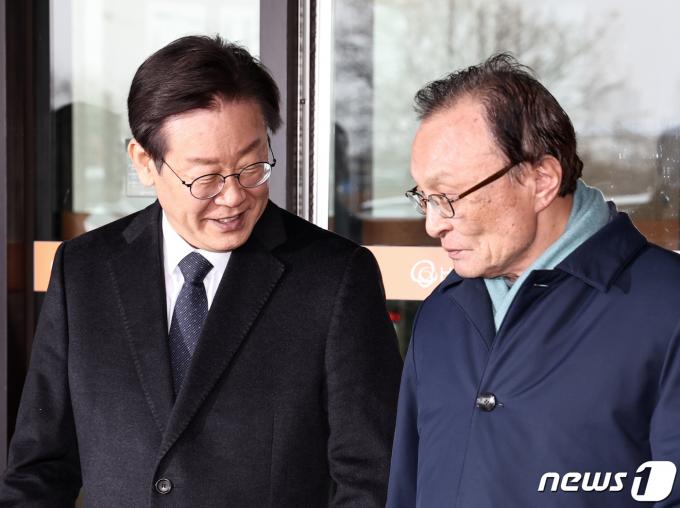 [사진] 이재명·이해찬 '가실까요'