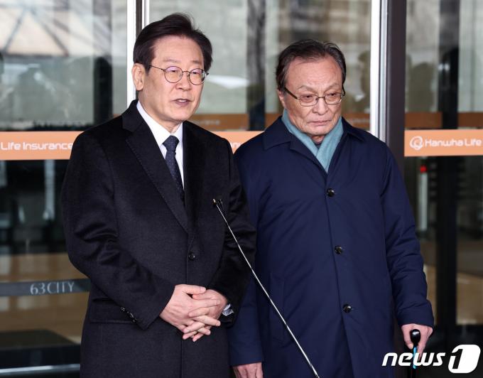 [사진] 이해찬 만난 이재명
