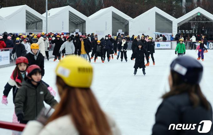[사진] 스케이트장에서 즐기는 주말