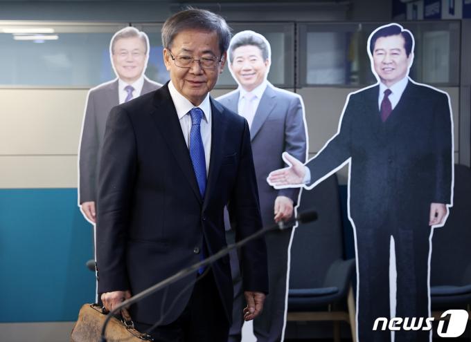 [사진] 기자간담회 참석하는 임혁백 공관위원장