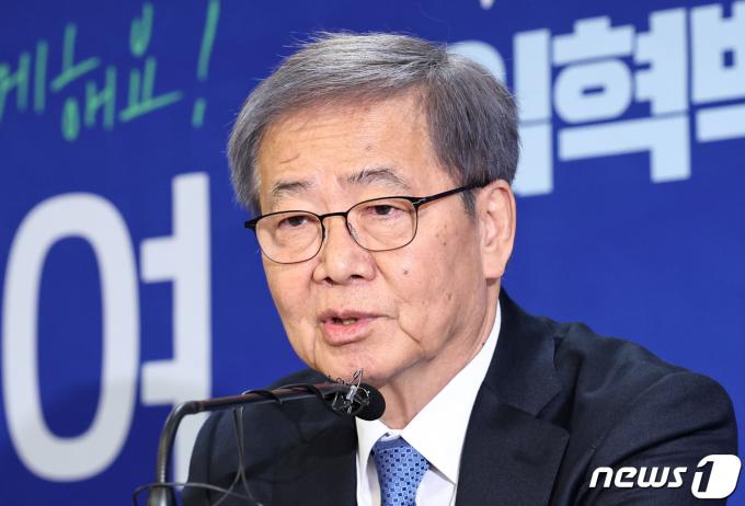 [사진] 발언하는 임혁백 공관위원장
